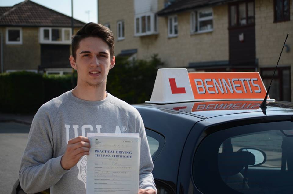 Pros and Cons of Intensive Driving Lessons
